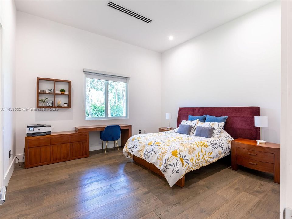 Recently Sold: $4,990,000 (5 beds, 6 baths, 5073 Square Feet)