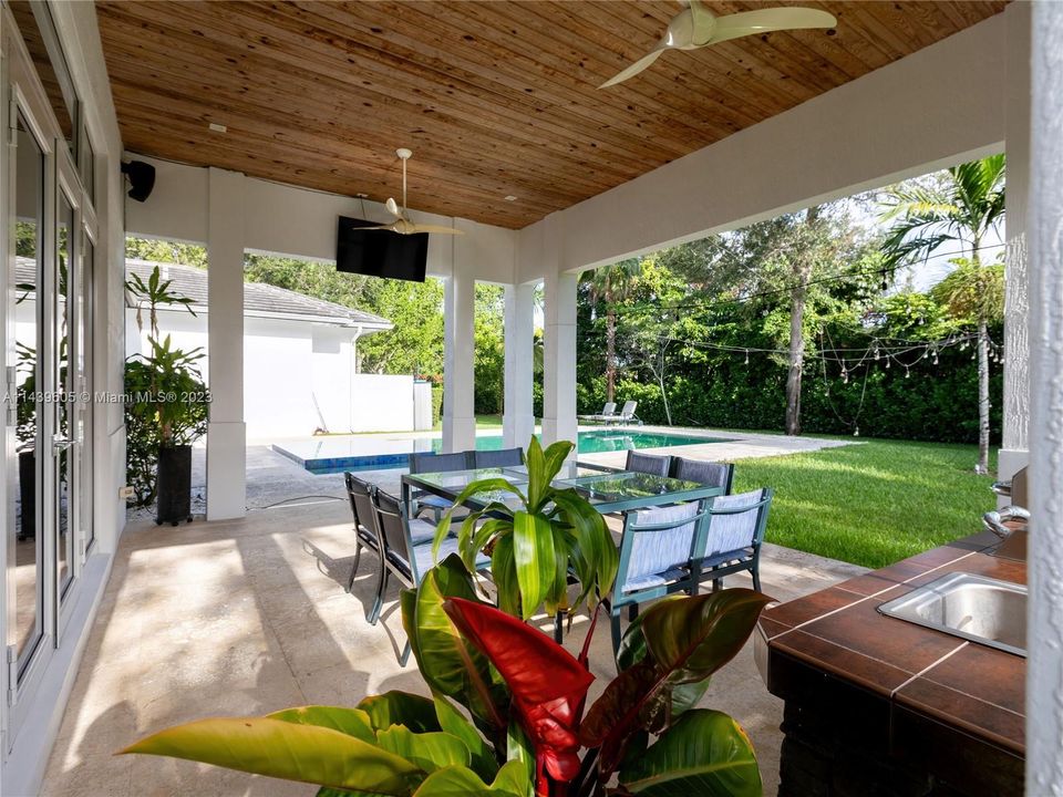 Recently Sold: $4,990,000 (5 beds, 6 baths, 5073 Square Feet)