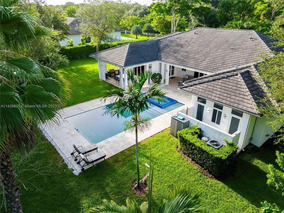 Recently Sold: $4,990,000 (5 beds, 6 baths, 5073 Square Feet)