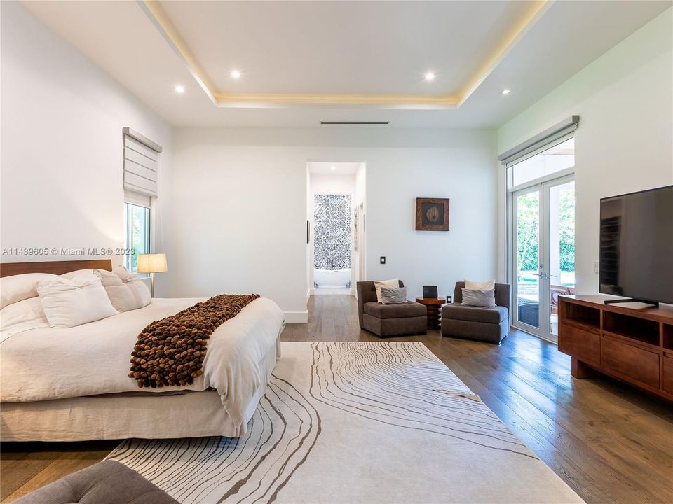 Recently Sold: $4,990,000 (5 beds, 6 baths, 5073 Square Feet)