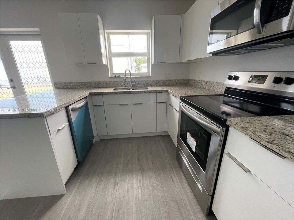 Недавно арендовано: $2,400 (2 спален, 2 ванн, 3162 Квадратных фут)