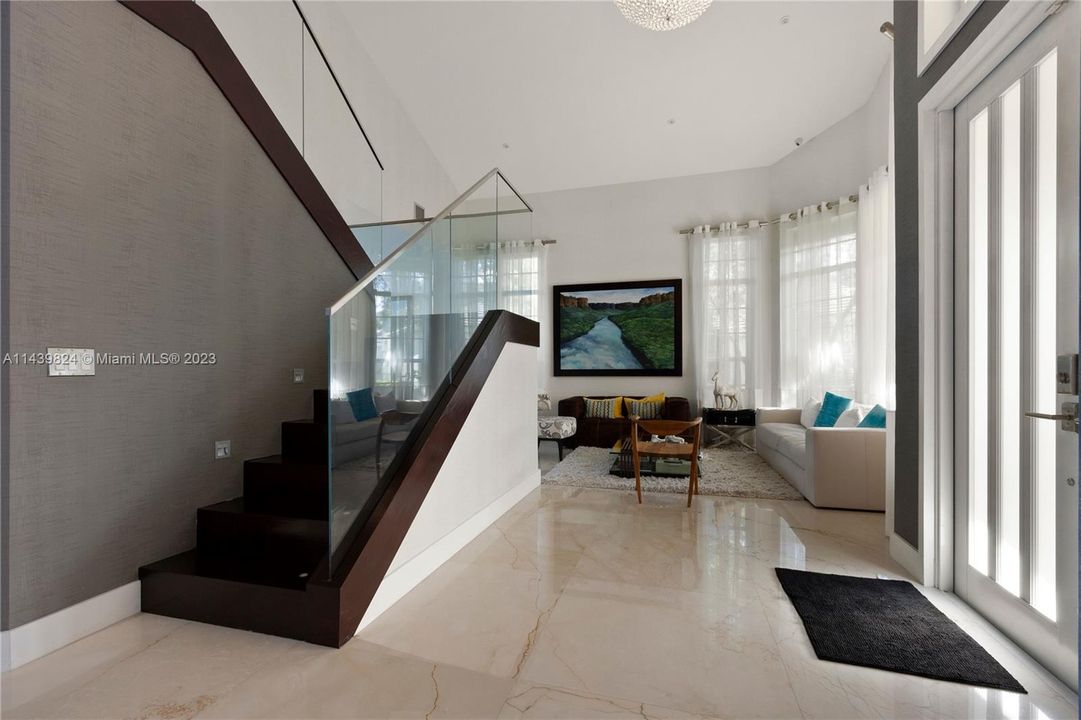 Vendido Recientemente: $1,600,000 (4 camas, 4 baños, 3360 Pies cuadrados)