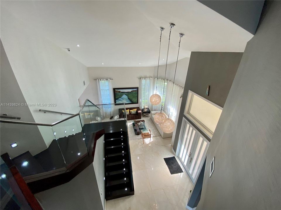 Vendido Recientemente: $1,600,000 (4 camas, 4 baños, 3360 Pies cuadrados)