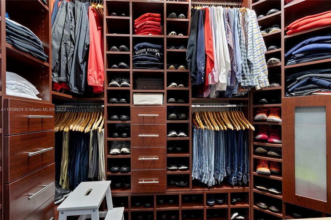 Vendido Recientemente: $1,600,000 (4 camas, 4 baños, 3360 Pies cuadrados)