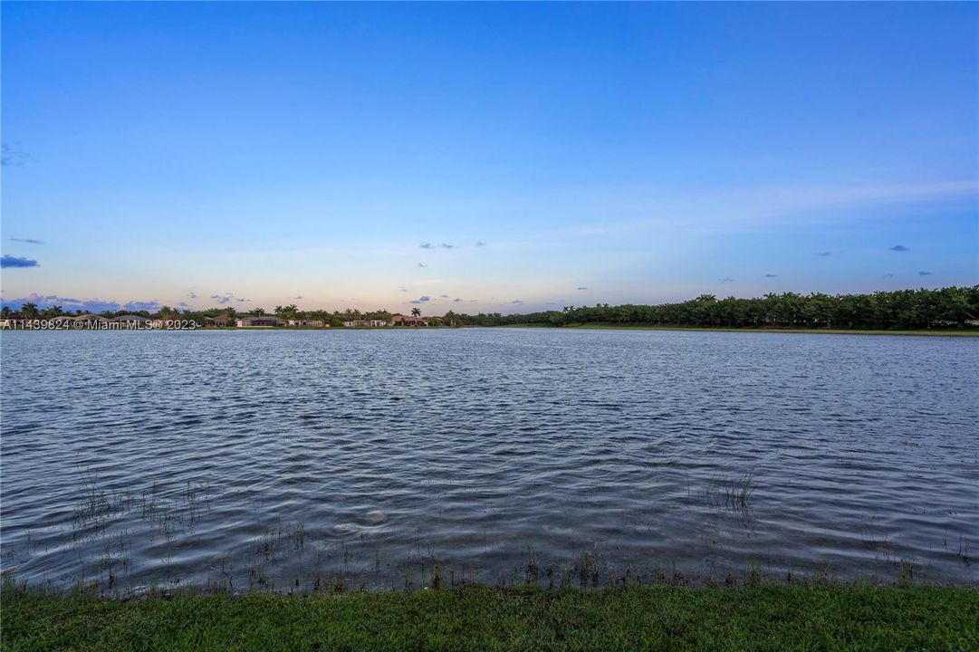 Vendido Recientemente: $1,600,000 (4 camas, 4 baños, 3360 Pies cuadrados)