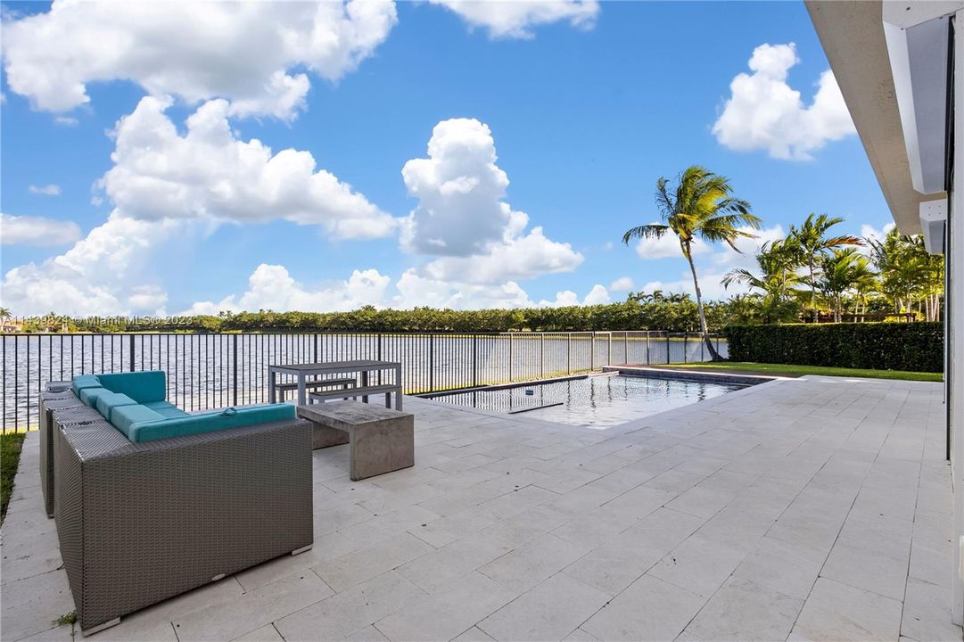 Vendido Recientemente: $1,600,000 (4 camas, 4 baños, 3360 Pies cuadrados)