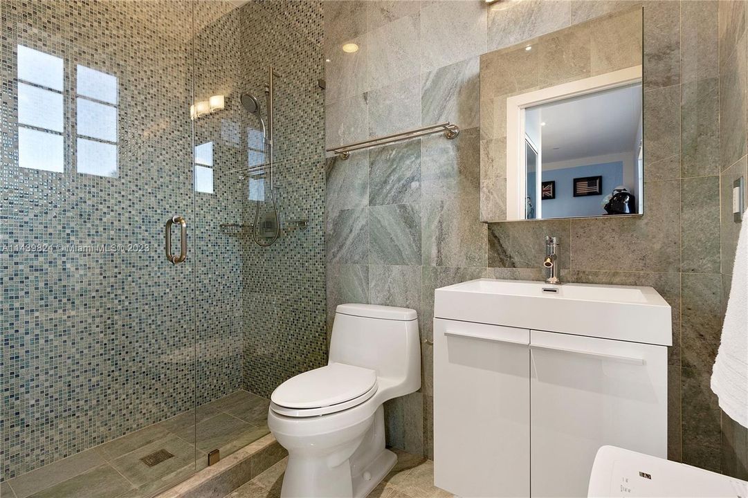 Vendido Recientemente: $1,600,000 (4 camas, 4 baños, 3360 Pies cuadrados)