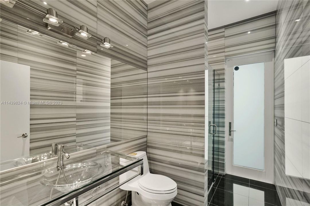 Vendido Recientemente: $1,600,000 (4 camas, 4 baños, 3360 Pies cuadrados)