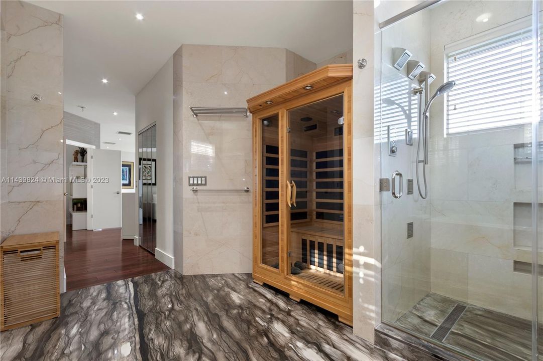 Vendido Recientemente: $1,600,000 (4 camas, 4 baños, 3360 Pies cuadrados)