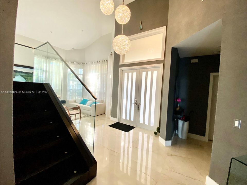 Vendido Recientemente: $1,600,000 (4 camas, 4 baños, 3360 Pies cuadrados)