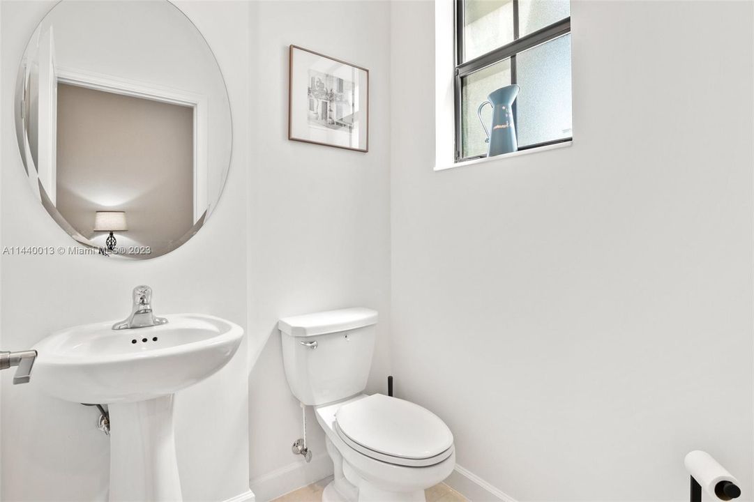 Vendido Recientemente: $539,900 (3 camas, 2 baños, 1704 Pies cuadrados)