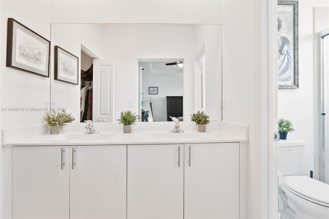 Vendido Recientemente: $539,900 (3 camas, 2 baños, 1704 Pies cuadrados)