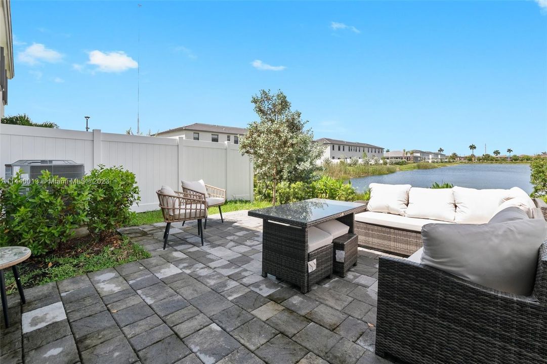 Vendido Recientemente: $539,900 (3 camas, 2 baños, 1704 Pies cuadrados)