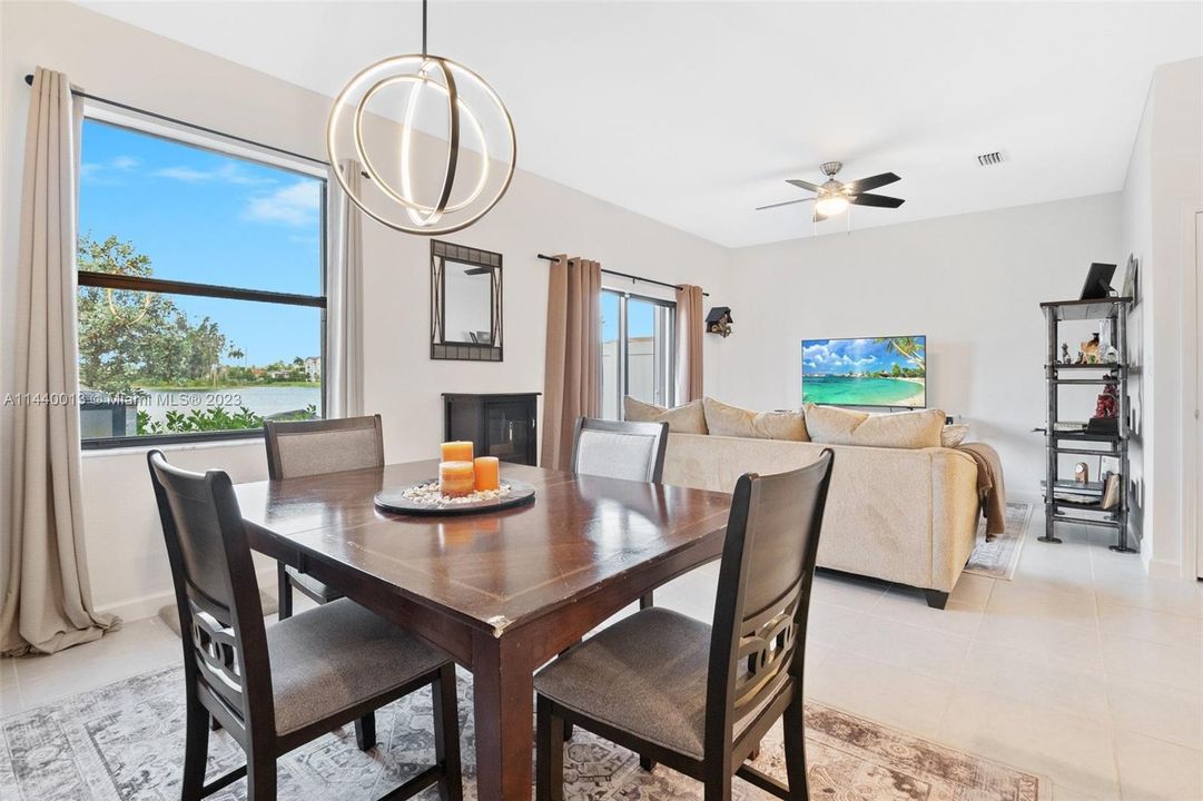 Vendido Recientemente: $539,900 (3 camas, 2 baños, 1704 Pies cuadrados)