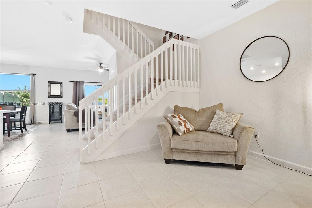 Vendido Recientemente: $539,900 (3 camas, 2 baños, 1704 Pies cuadrados)