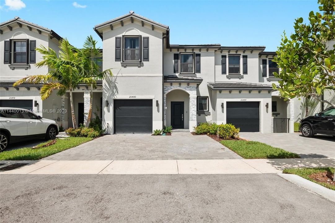 Vendido Recientemente: $539,900 (3 camas, 2 baños, 1704 Pies cuadrados)