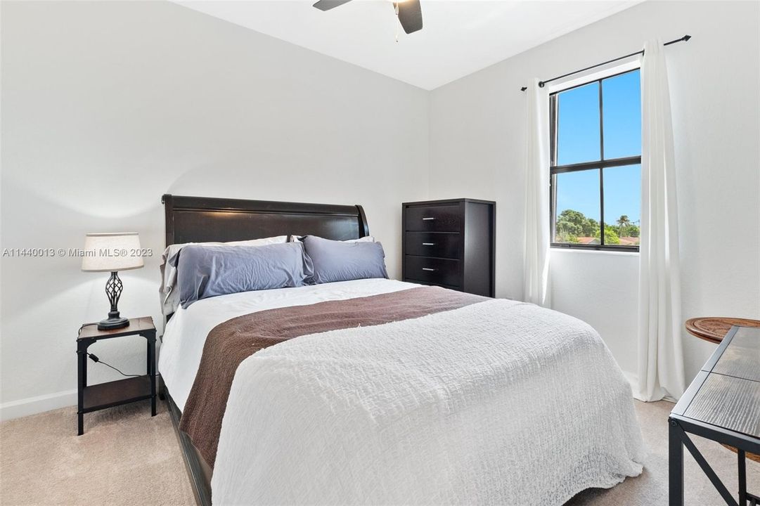 Vendido Recientemente: $539,900 (3 camas, 2 baños, 1704 Pies cuadrados)