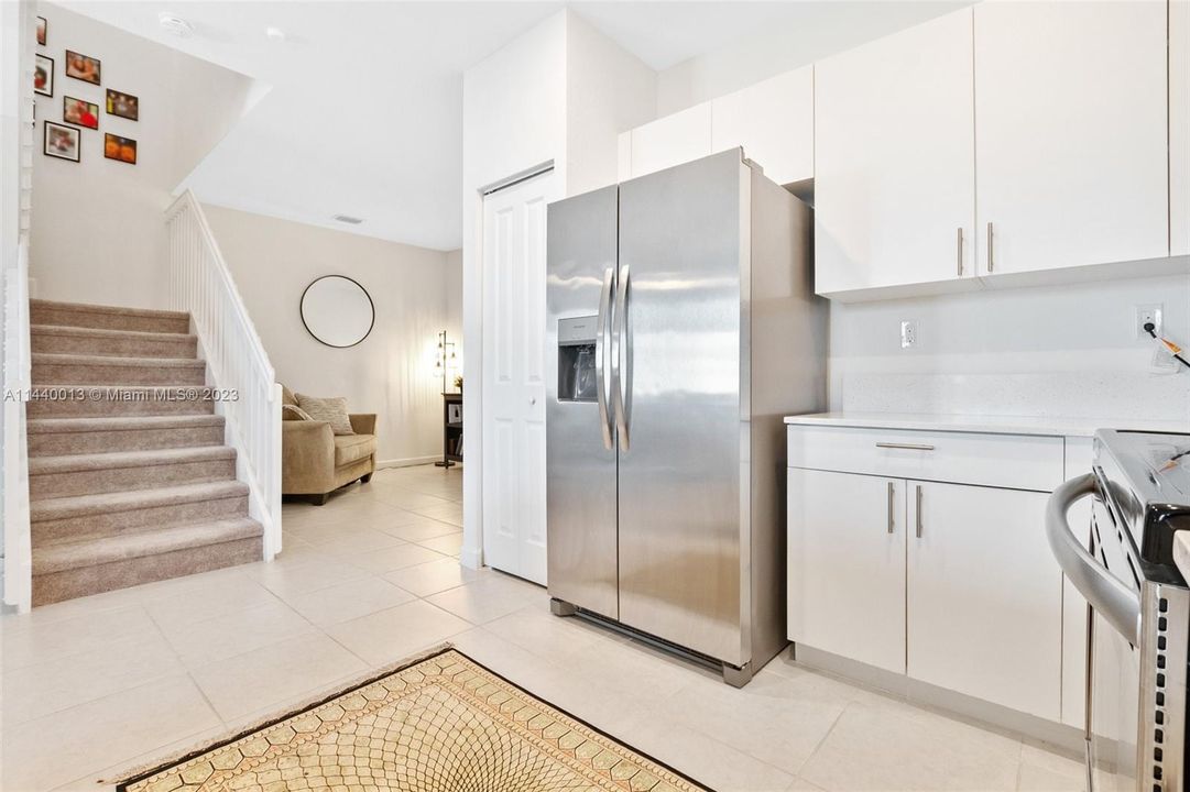 Vendido Recientemente: $539,900 (3 camas, 2 baños, 1704 Pies cuadrados)