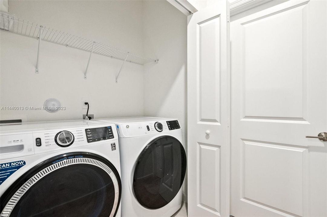 Vendido Recientemente: $539,900 (3 camas, 2 baños, 1704 Pies cuadrados)