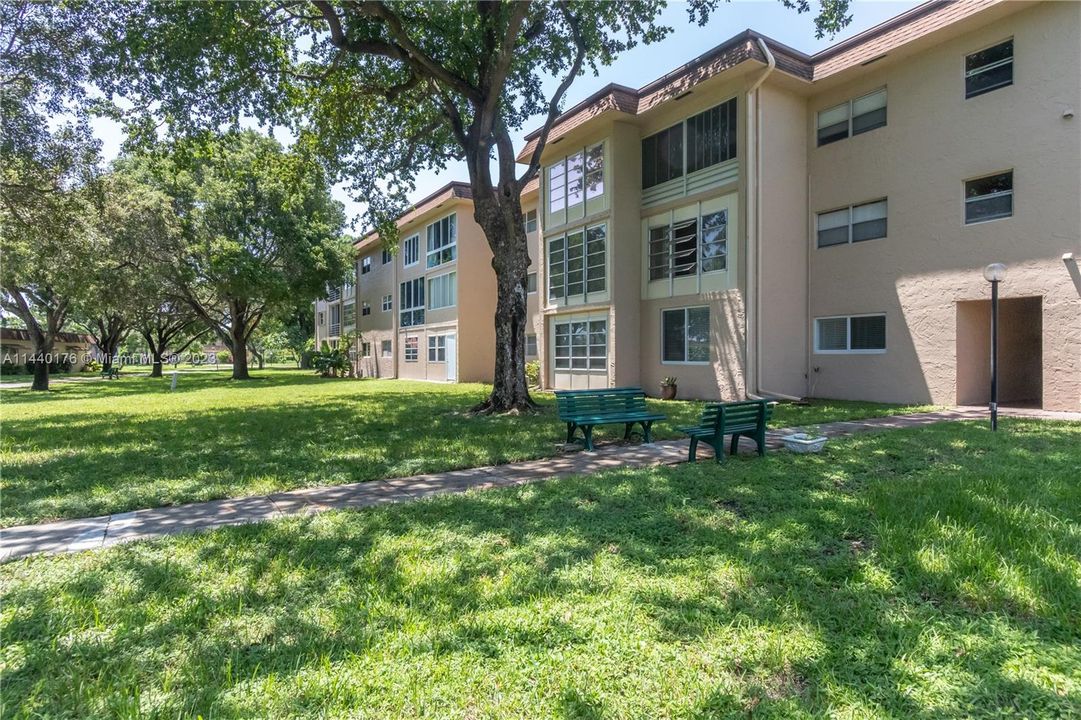 Recently Sold: $165,000 (1 beds, 1 baths, 652 Square Feet)