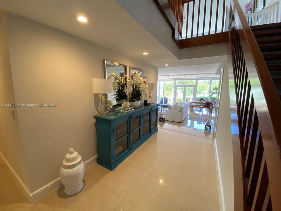 Recientemente alquilado: $7,800 (4 camas, 3 baños, 2651 Pies cuadrados)