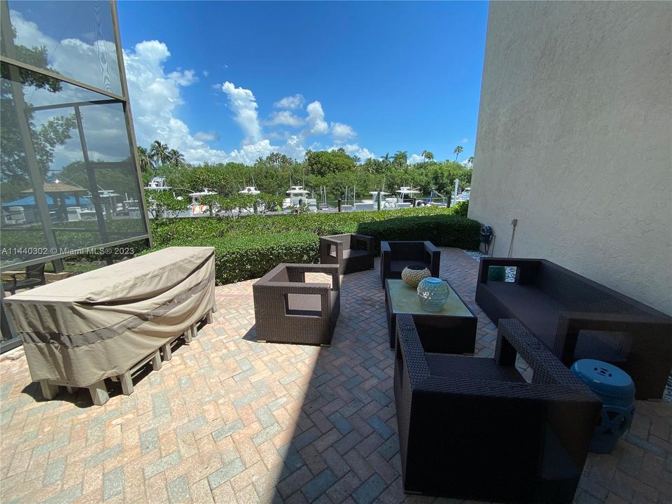 Recientemente alquilado: $7,800 (4 camas, 3 baños, 2651 Pies cuadrados)