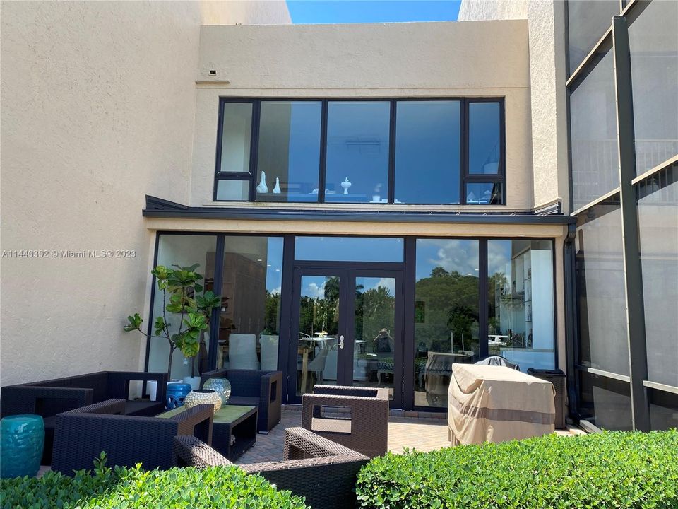 Recientemente alquilado: $7,800 (4 camas, 3 baños, 2651 Pies cuadrados)