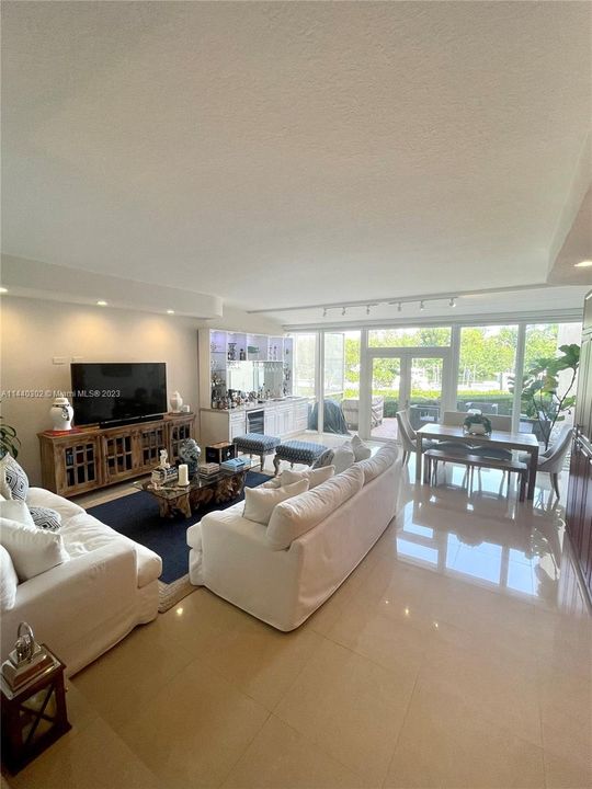 Recientemente alquilado: $7,800 (4 camas, 3 baños, 2651 Pies cuadrados)