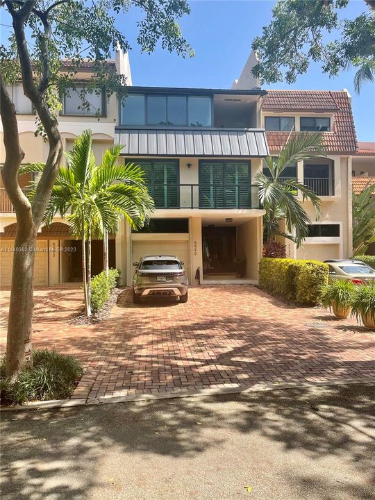 Recientemente alquilado: $7,800 (4 camas, 3 baños, 2651 Pies cuadrados)