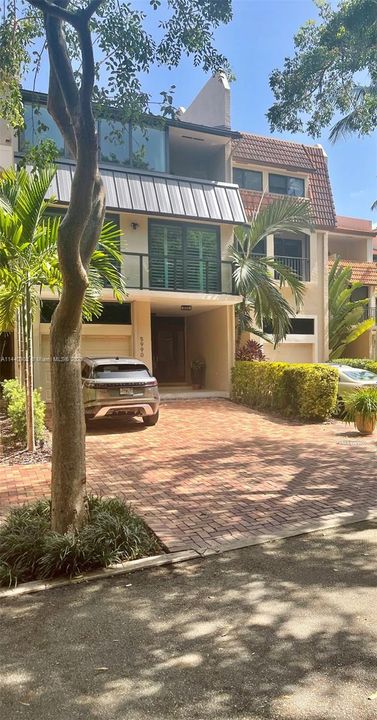 Recientemente alquilado: $7,800 (4 camas, 3 baños, 2651 Pies cuadrados)