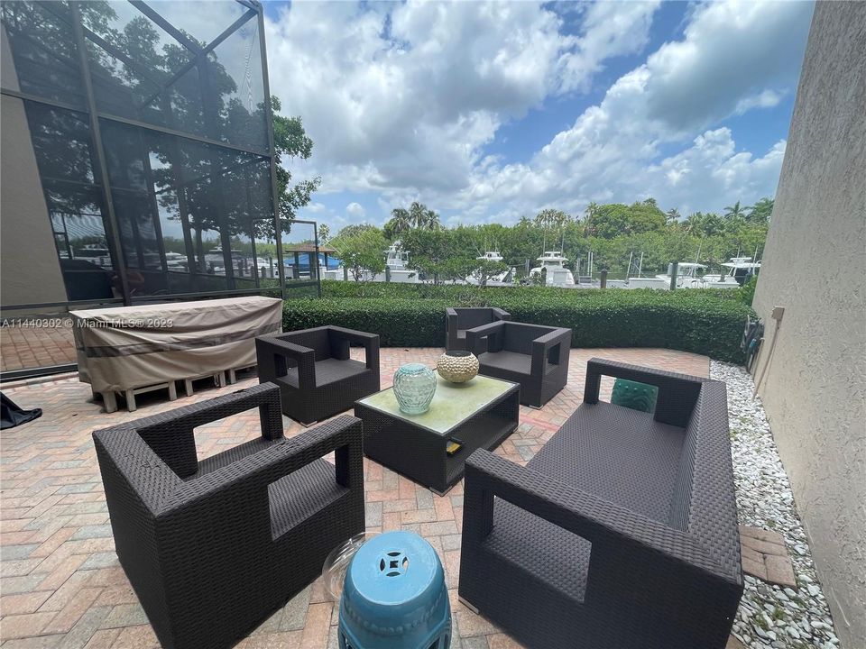 Recientemente alquilado: $7,800 (4 camas, 3 baños, 2651 Pies cuadrados)