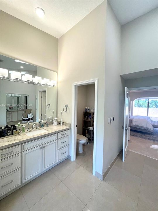 Recientemente alquilado: $7,800 (4 camas, 3 baños, 2651 Pies cuadrados)