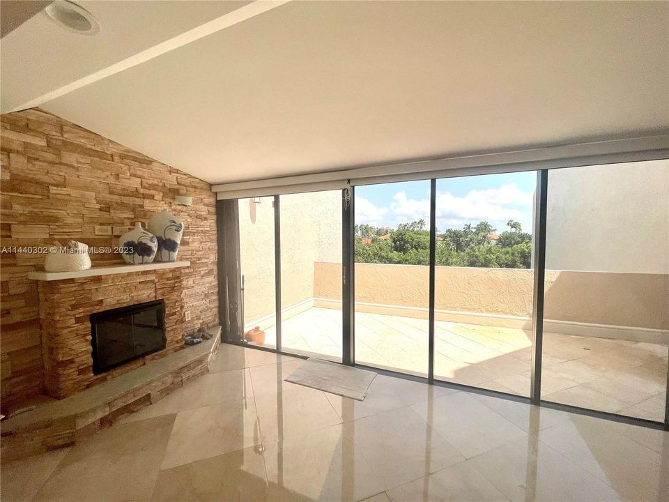 Recientemente alquilado: $7,800 (4 camas, 3 baños, 2651 Pies cuadrados)