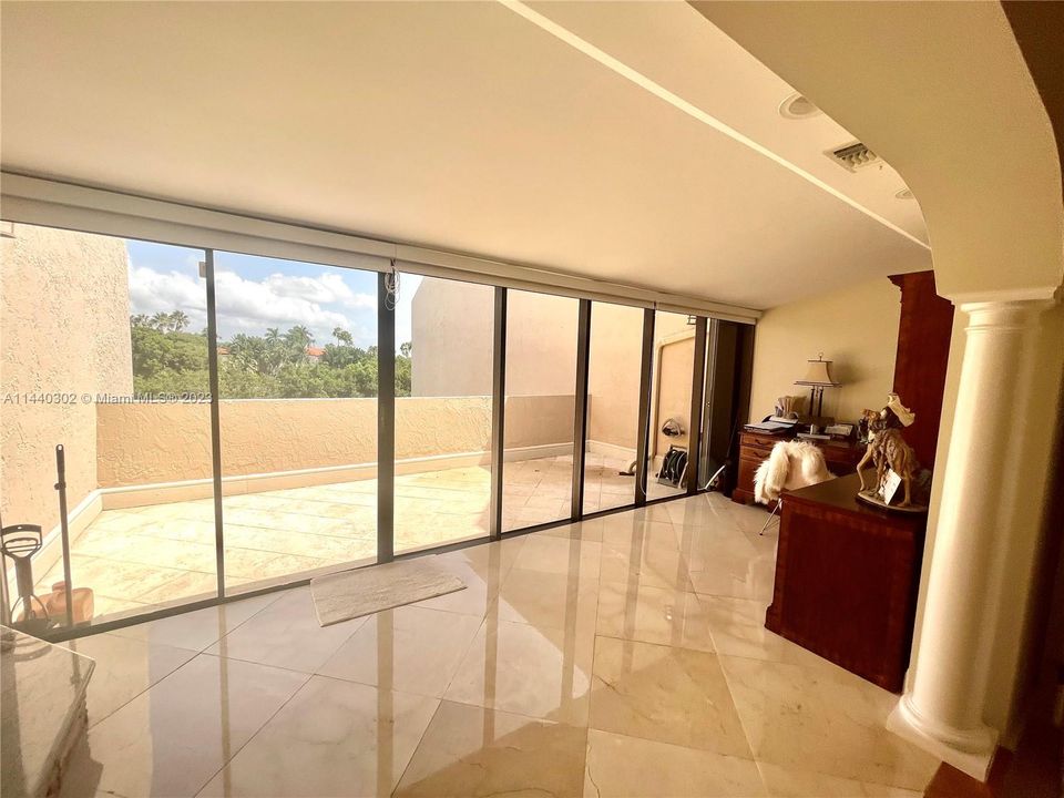 Recientemente alquilado: $7,800 (4 camas, 3 baños, 2651 Pies cuadrados)