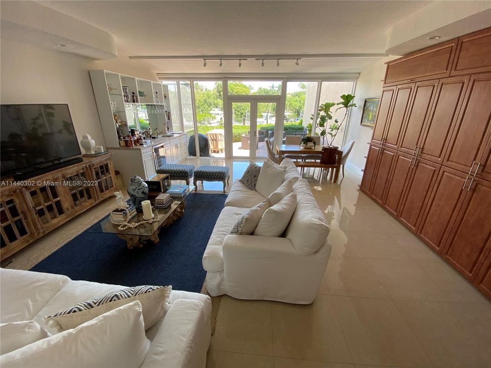 Recientemente alquilado: $7,800 (4 camas, 3 baños, 2651 Pies cuadrados)