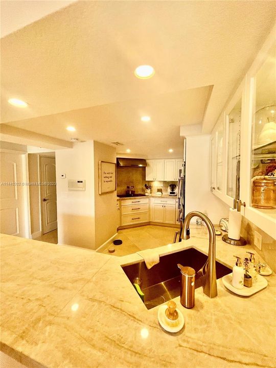 Recientemente alquilado: $7,800 (4 camas, 3 baños, 2651 Pies cuadrados)