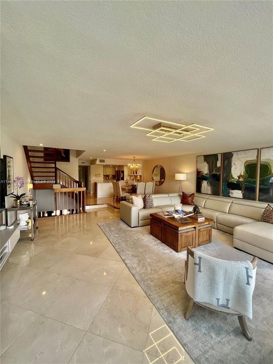 Recientemente alquilado: $7,800 (4 camas, 3 baños, 2651 Pies cuadrados)