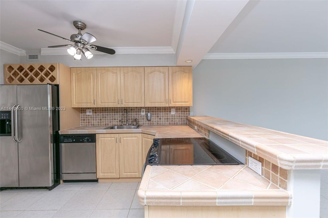 Недавно продано: $390,000 (1 спален, 1 ванн, 1000 Квадратных фут)