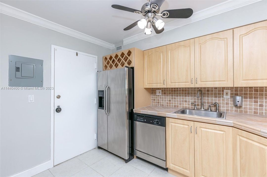 Недавно продано: $390,000 (1 спален, 1 ванн, 1000 Квадратных фут)