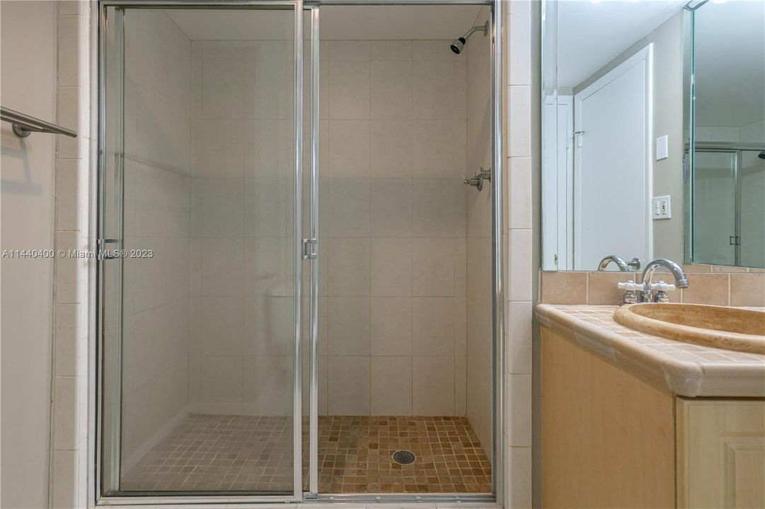 Недавно продано: $390,000 (1 спален, 1 ванн, 1000 Квадратных фут)