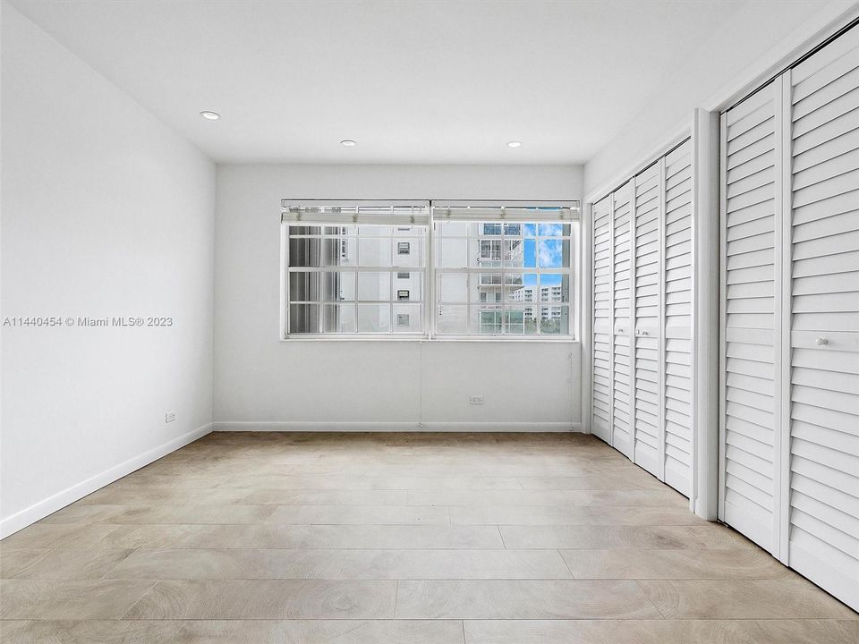 Recently Sold: $615,000 (2 beds, 1 baths, 965 Square Feet)