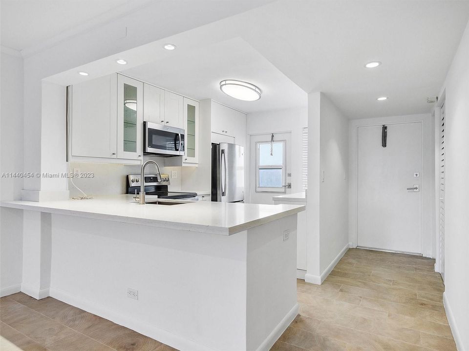 Recently Sold: $615,000 (2 beds, 1 baths, 965 Square Feet)