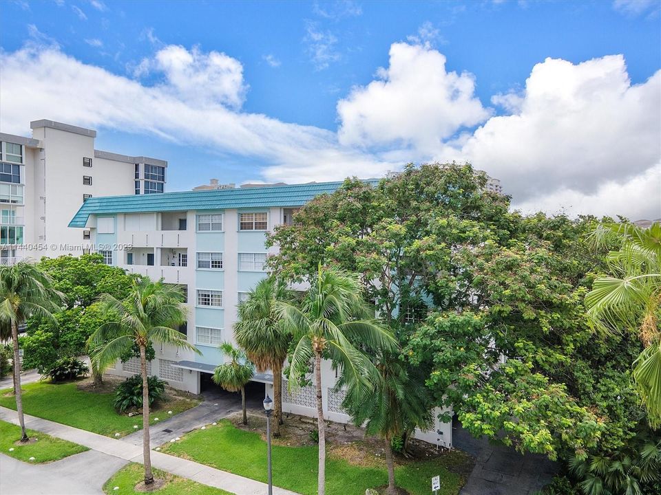 Recently Sold: $615,000 (2 beds, 1 baths, 965 Square Feet)