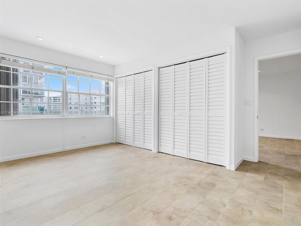 Recently Sold: $615,000 (2 beds, 1 baths, 965 Square Feet)