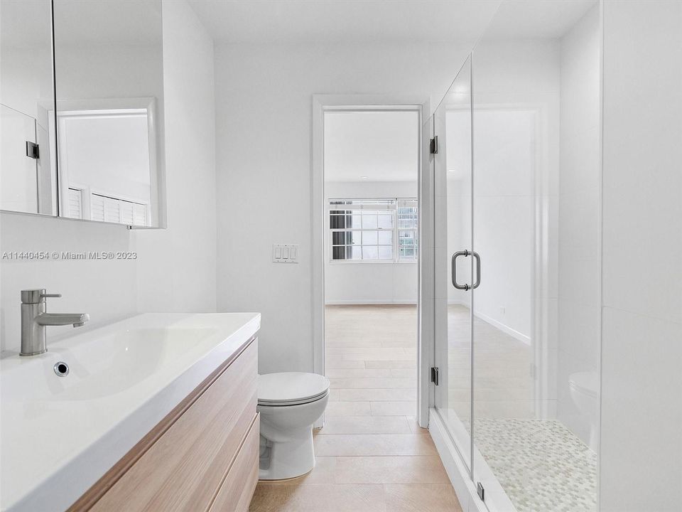 Recently Sold: $615,000 (2 beds, 1 baths, 965 Square Feet)