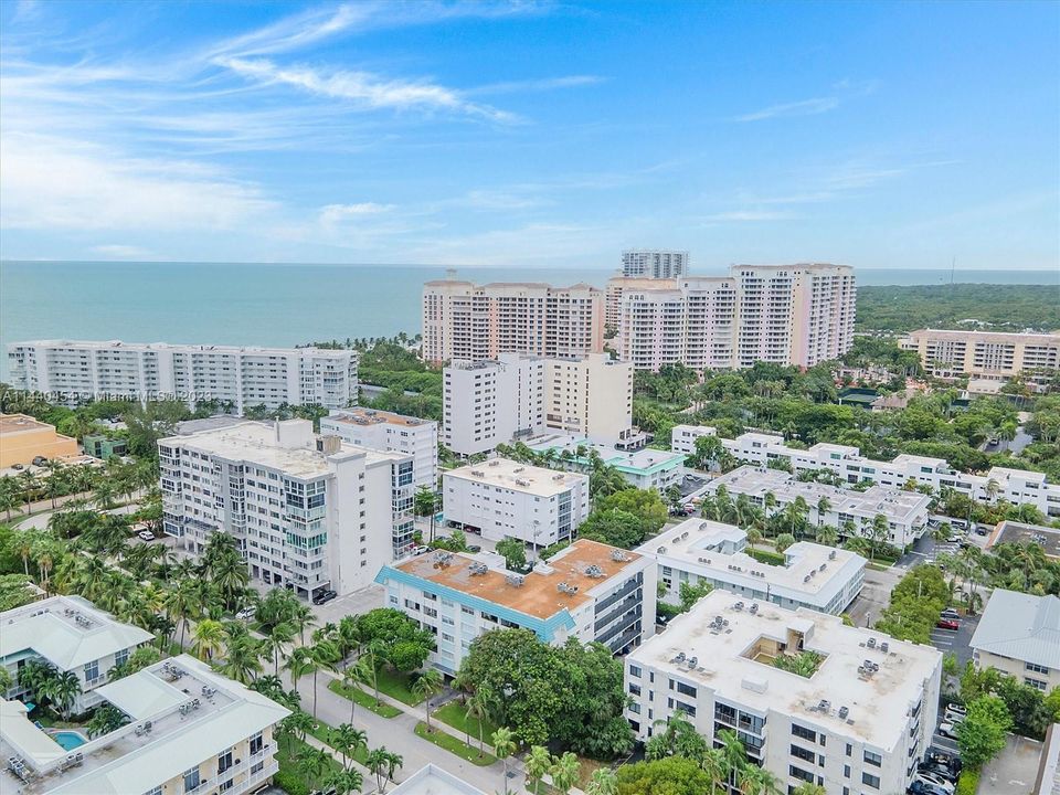 Recently Sold: $615,000 (2 beds, 1 baths, 965 Square Feet)