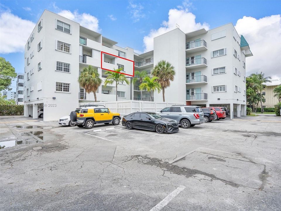 Recently Sold: $615,000 (2 beds, 1 baths, 965 Square Feet)