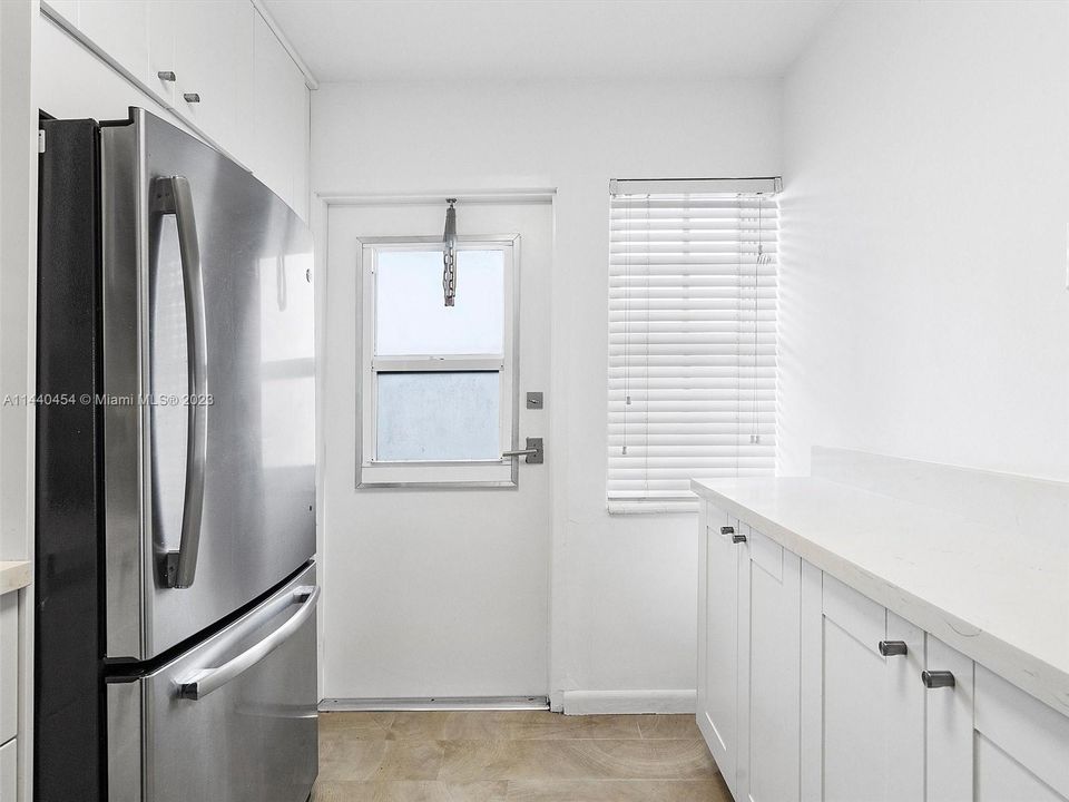 Recently Sold: $615,000 (2 beds, 1 baths, 965 Square Feet)