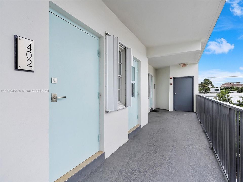 Recently Sold: $615,000 (2 beds, 1 baths, 965 Square Feet)