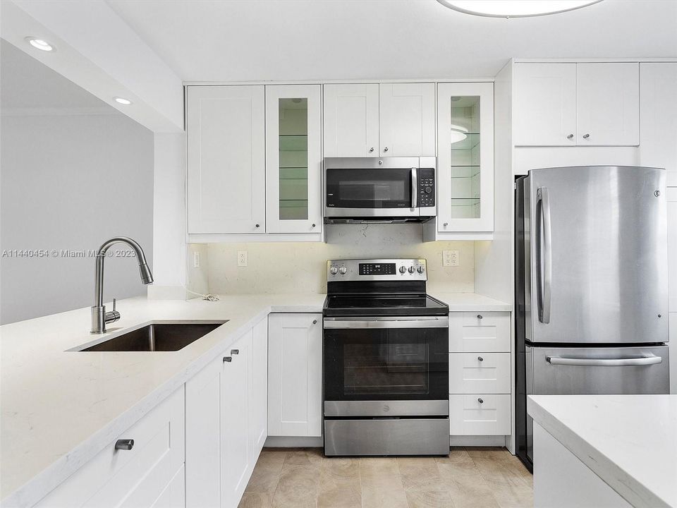 Recently Sold: $615,000 (2 beds, 1 baths, 965 Square Feet)